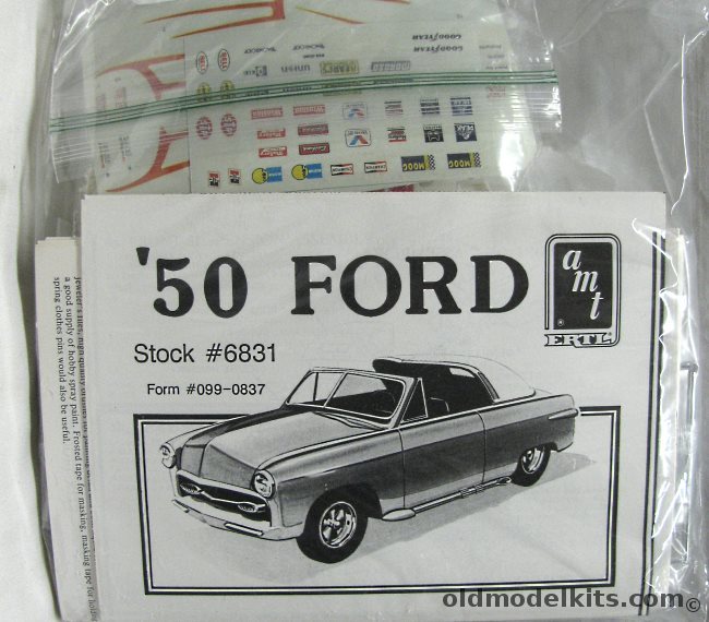 AMT 1/25 1950 Ford Convertible 3 in 1 - Stock / Custom 1 / Custom 2 - Customizing Series - Bagged, 6831 plastic model kit